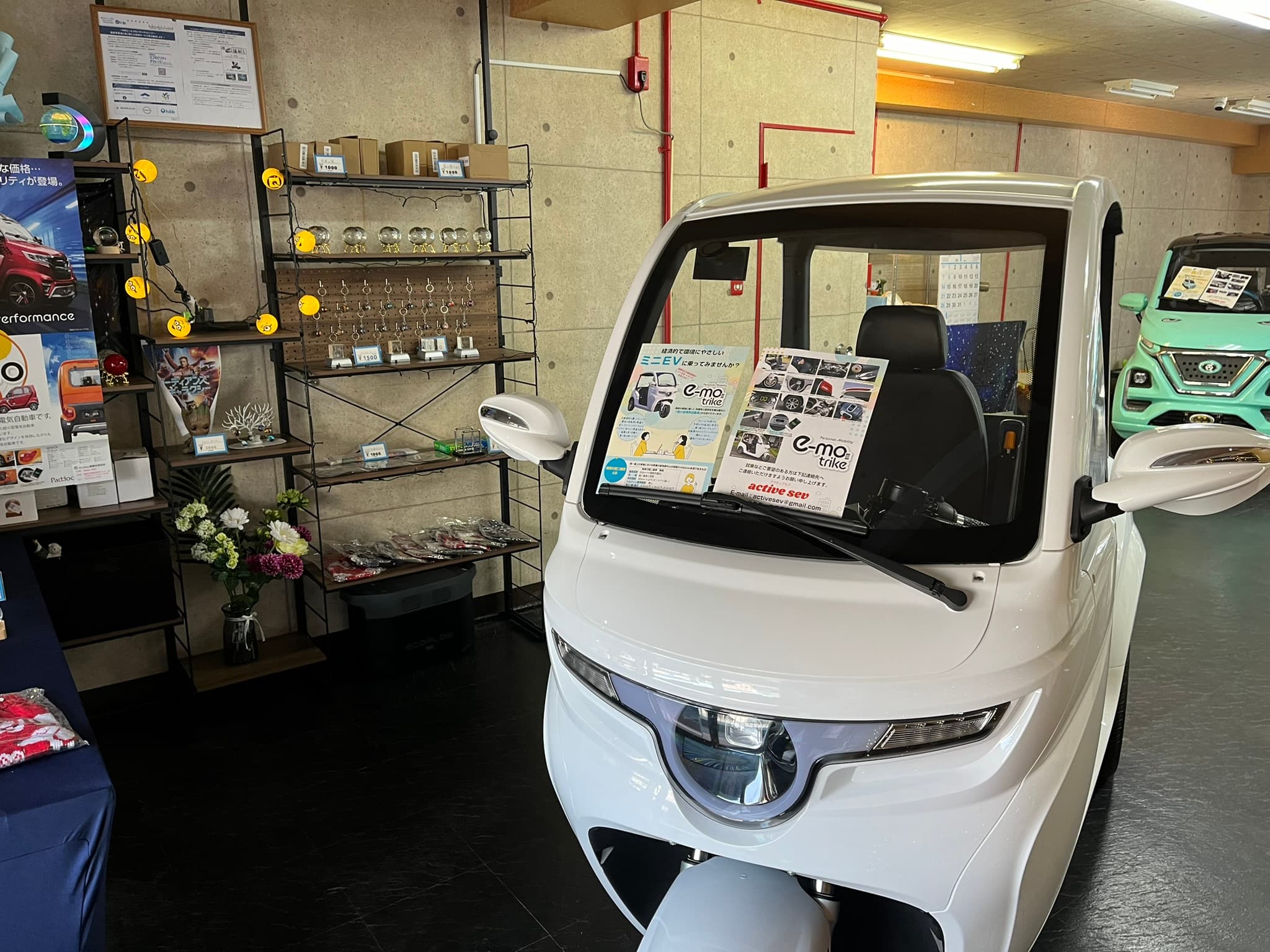 店舗内 e-mo の展示風景